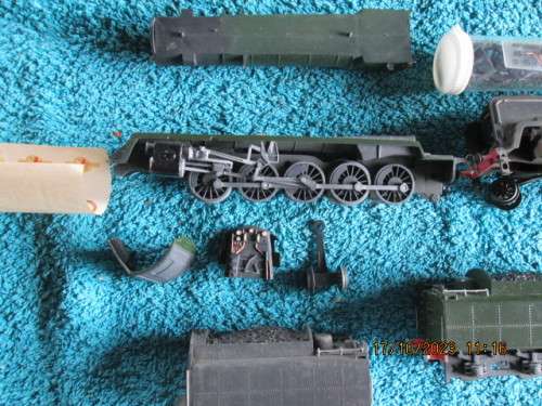 VINTAGE AIRFIX MODEL TRAIN ..PLEASE SEE