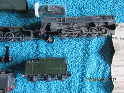 VINTAGE AIRFIX MODEL TRAIN ..PLEASE SEE
