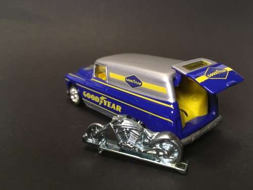 Hotwheels hot wheels SLICK RIDES 55 CHEVY PANEL GRAY TOP GOOD YEAR REAL RIDERS