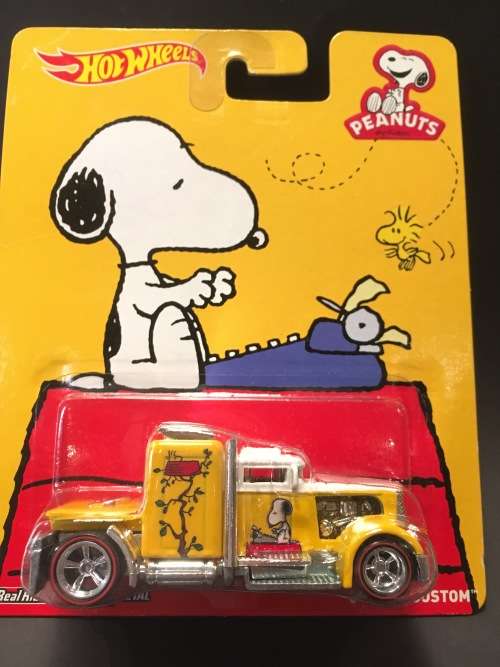 Hot Wheels Convoy Custom Peanuts Snoopy & Woodstock Pop Culture