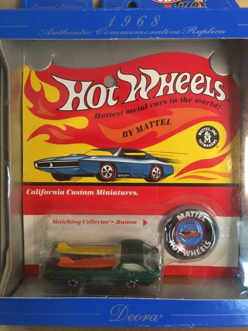 Hot Wheels Vintage / 25th Anniversary Redline Deora with badge