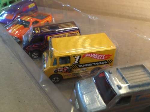 Hot Wheels Hot Ones metal/metal - Weekend Machines - 6 Car Toy set