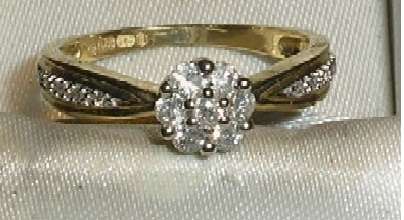 BEAUTIFUL DIAMOND CLUSTER RING - ****R12000