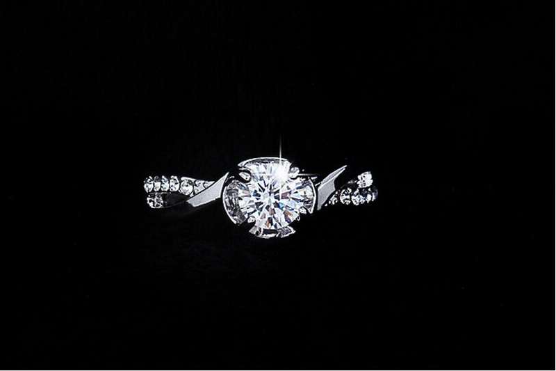 Gorgeous platinum plated zircon crystal Ring - Size 7