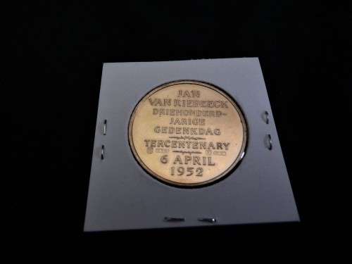1952 JAN VAN RIEBEECK GOLD COMMEMORATIVE MEDALLION. For Signature Gold only.