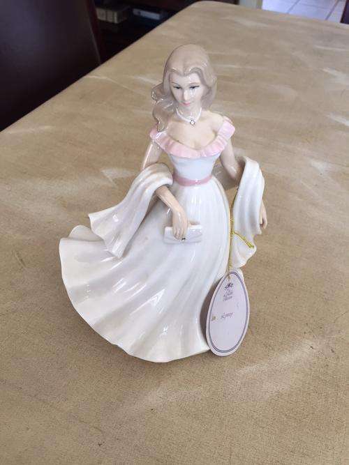 "Lynsey" Figurine "The Leonardo Collection" by Annie Rowe
