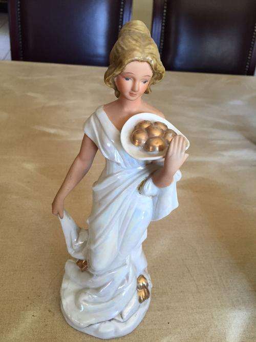 Lady Figurine White and Gold