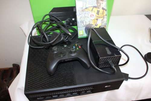 XBOX ONE CONSOLE 500GB IN BOX WITH ONE GAME