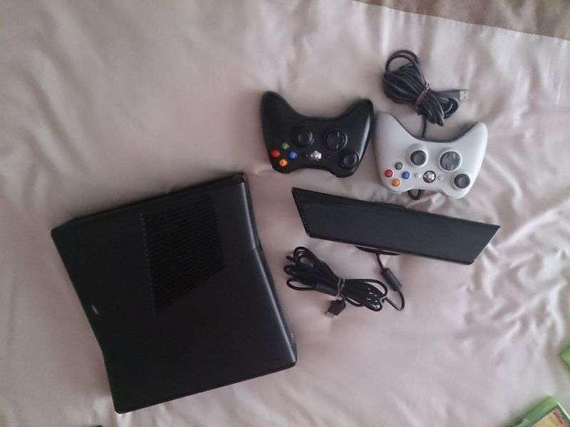 Xbox 360 console 250GB WITH KINECT