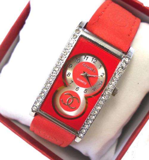 CHANEL WATCH WITH DIAMANTE DETAIL IN A GIFT BOX - IDEAL FOR XMAS GIFTS