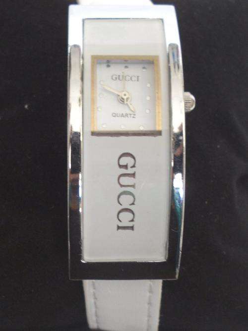 GUCCI WATCH IN A GIFT BOX - IDEAL FOR XMAS GIFTS