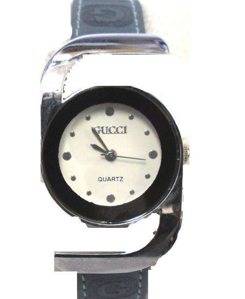 GUCCI WATCH IN A GIFT BOX - IDEAL FOR XMAS GIFTS