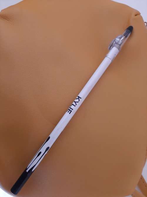 Get a free Kylie eyeliner with this bag!!!!!!