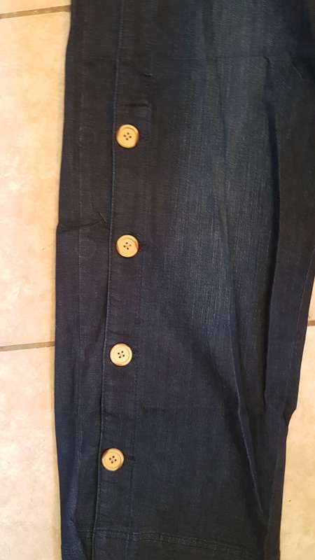 Ladies 3/4 jean. Size Large