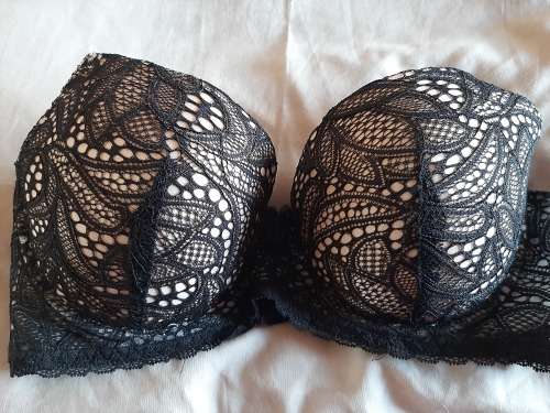 Gorgeous padded lace bra - Size 36D