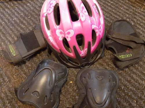 Bike helmet with elbow and knee pads