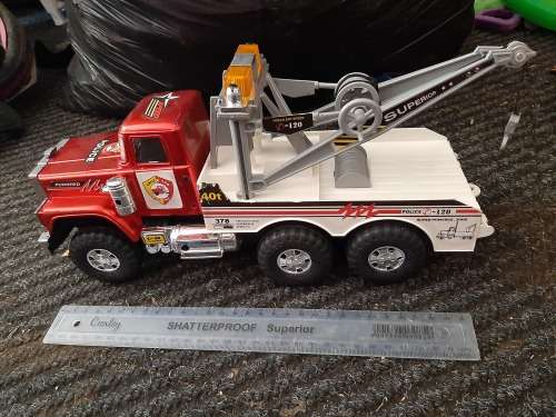 Toy towtruck