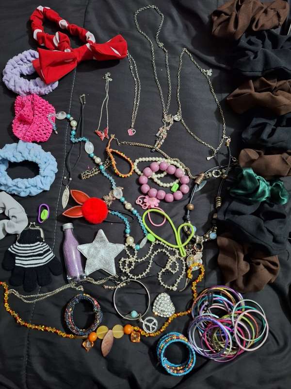Lot of Jewelery and hair accesories