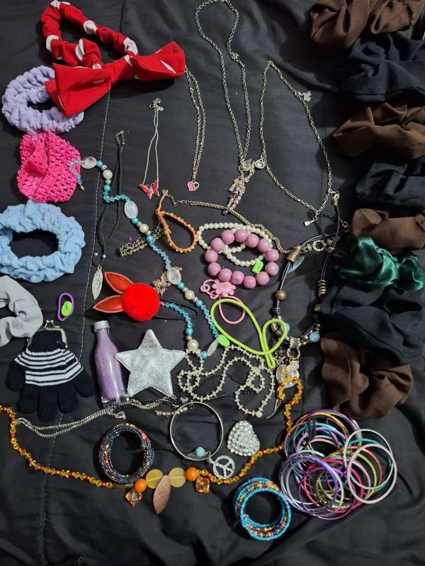 Lot of Jewelery and hair accesories
