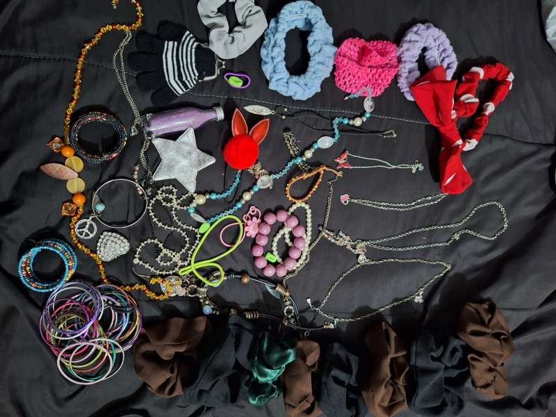 Lot of Jewelery and hair accesories