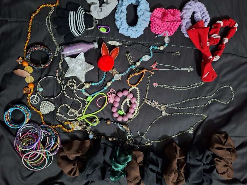 Lot of Jewelery and hair accesories