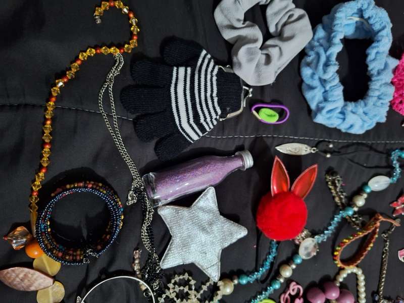 Lot of Jewelery and hair accesories