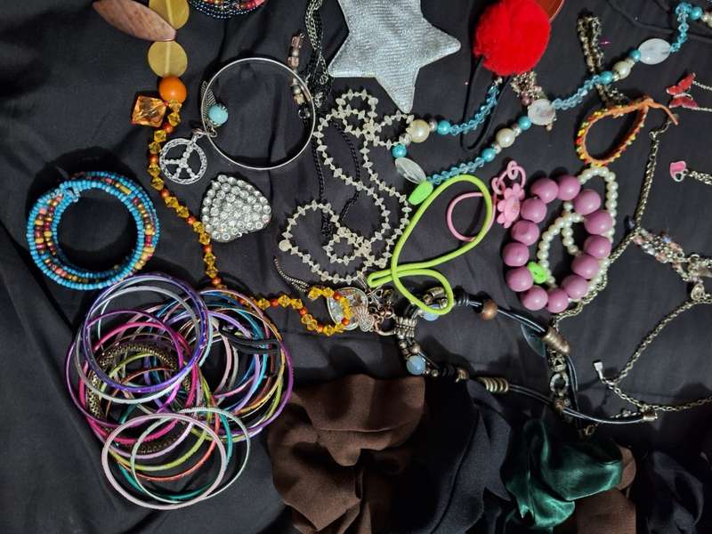 Lot of Jewelery and hair accesories