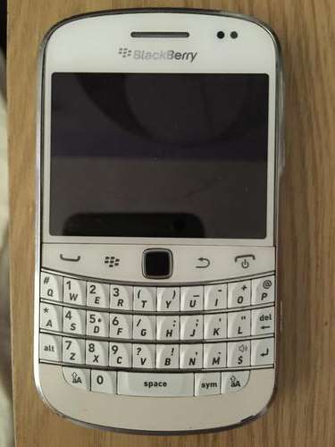 Blackberry Bold 9900 White