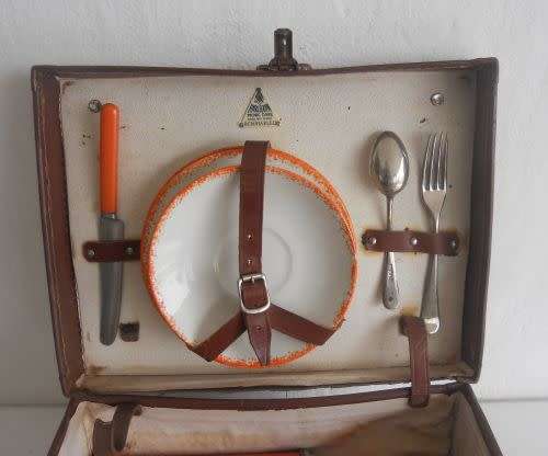 Vintage picnic set in original case