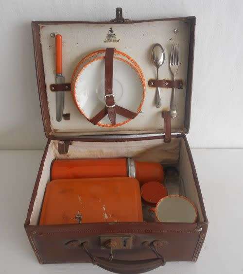 Vintage picnic set in original case