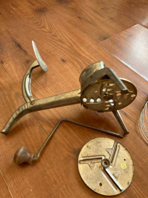 Assorted Vinatge Kitchenalia