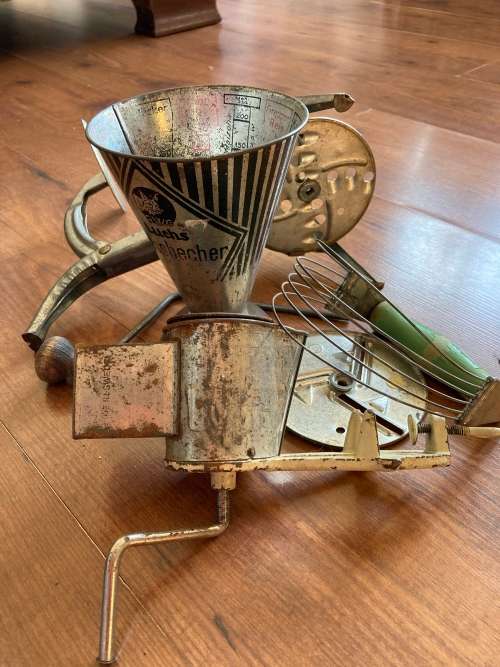 Assorted Vinatge Kitchenalia