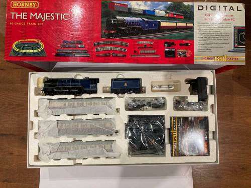 Hornby The Majestic Digital Train Set with eLink