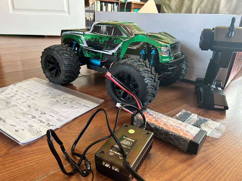 HSP Racing  1/10 4WD Brushless Monster Truck RTR + Extra Battery