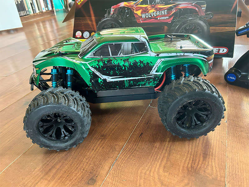 HSP Racing  1/10 4WD Brushless Monster Truck RTR + Extra Battery