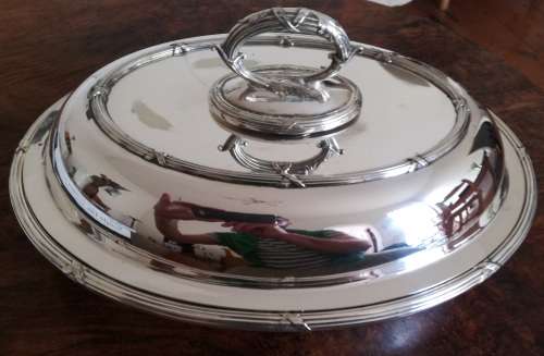 Elegant silver Plate Entree dish. Measurement length 30cm by height 14cm
