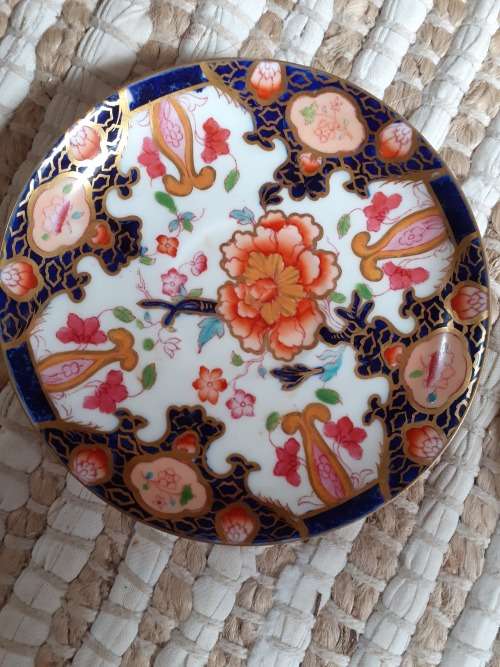 A beautiful pair of asian pattern hand painted gold Edge hand-painted saucers - Buy now for Greg8