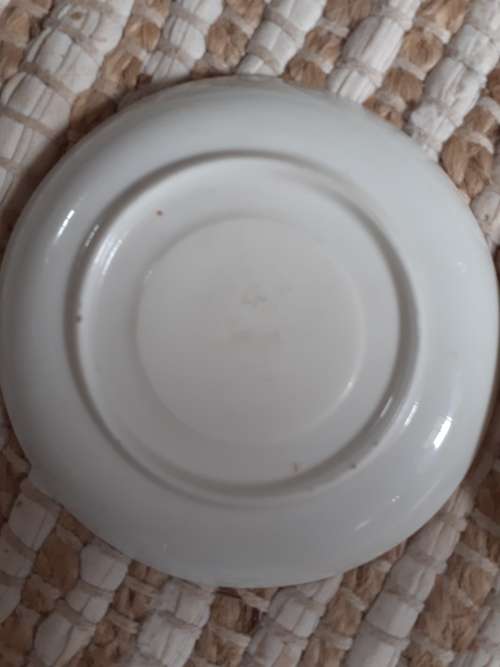 A beautiful pair of asian pattern hand painted gold Edge hand-painted saucers - Buy now for Greg8