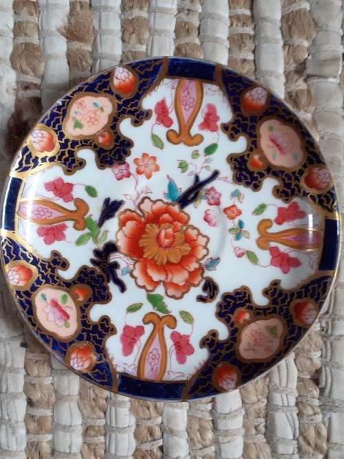 A beautiful pair of asian pattern hand painted gold Edge hand-painted saucers - Buy now for Greg8