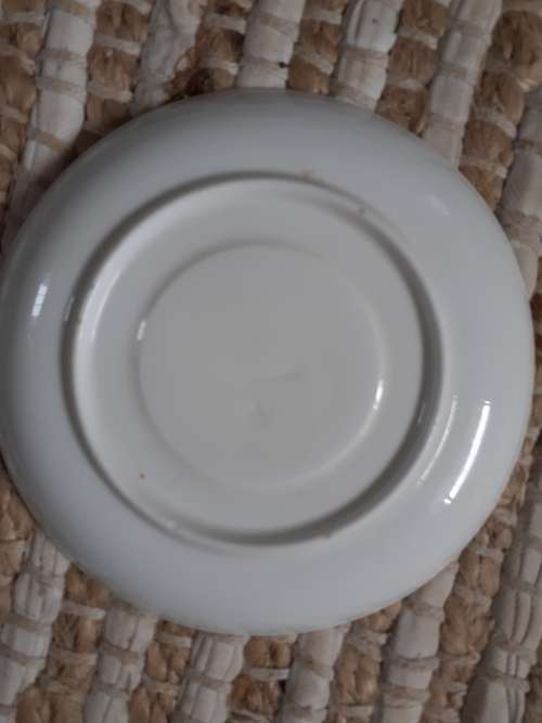 A beautiful pair of asian pattern hand painted gold Edge hand-painted saucers - Buy now for Greg8