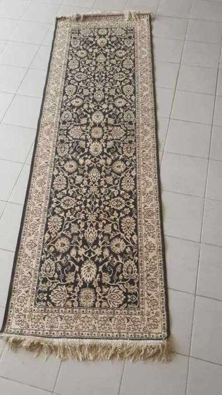 Silk European Style Runner. (Belgium) -  Measurement 200cmx67cm