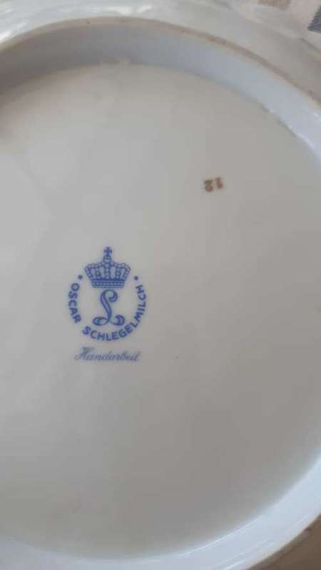 Beautiful Antique Oscar Schlegelmilch Handarbeit Serving Dish Gold Rimmed. Measurement 24cm diameter
