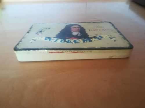Vintage Decorated Willem II cigar tin (Made in Holland)