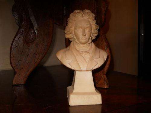 Lv beethoven figurine