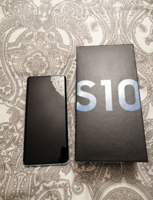 Brand new Samsung Galaxy S10