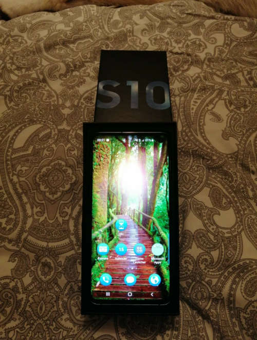 Brand new Samsung Galaxy S10