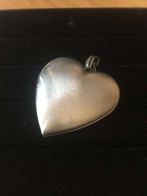 VINTAGE Pewter Heart Shaped Photo Pendant SEE INSIDE