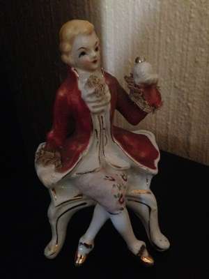 Vintage Colonial Figurine porcelain handpainted enesco imports SEE INSIDE