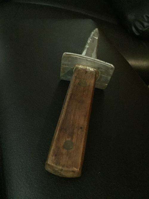 Antique Oyster knife very used, a steal at R50.00