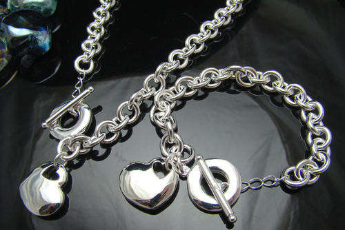 BEAUTIFUL 925 STERLING SILVER PLATED NECKLACE AND BRACELET SET